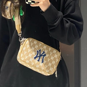 韓國人氣熱賣 MLB NY 複刻版立體刺繡二合一相機包  ★二合一附帶散銀包